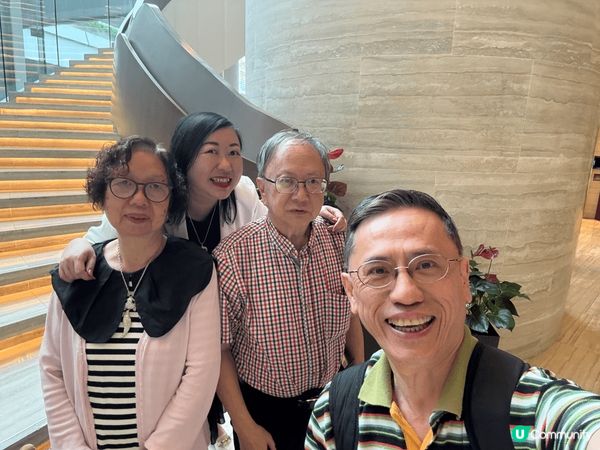 與老婆，外父及外母去酒店食自助餐，應老婆要求，俾外母及外父多...