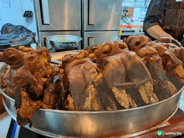 去泰國曼谷旅遊離不開去吃吃吃，這次也不例外，吃了牛蹄，泰國奶...