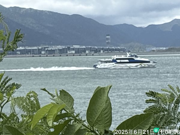 青山綠水，蓝天白雲，湖江山水。