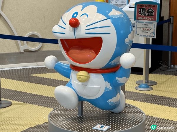 北海道新千歲機場，一定到國內線行！最開心有多啦A夢主題遊玩館...