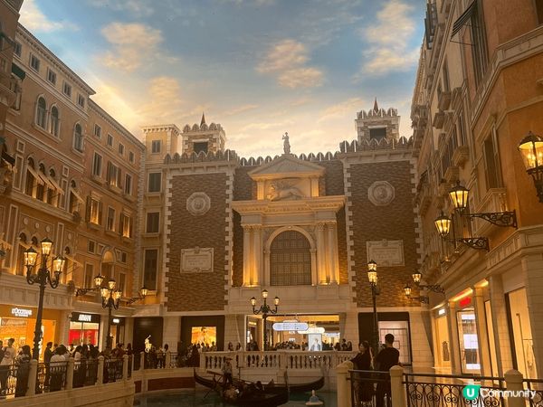 澳門威尼斯人熱門打卡點，第二圖同時打卡巴黎人的鐵塔、倫敦人的...