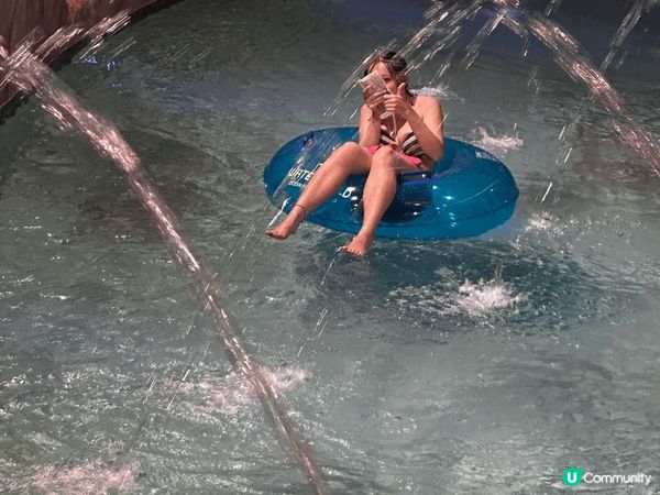 同朋友爽玩水上樂園！萬聖節好多南瓜氣球喺漂流河又去過玩 水上...