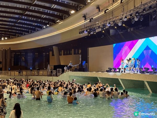 同朋友爽玩水上樂園！萬聖節好多南瓜氣球喺漂流河又去過玩 水上...