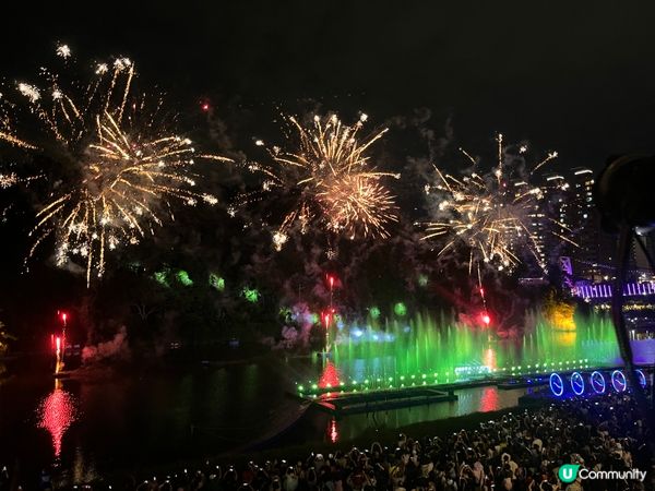在台北看一年一度的福隆沙雕,巧遇上結合煙花和水舞的碧潭水舞季...