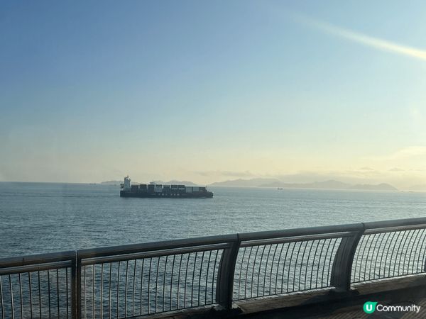 堅尼地城海傍，打卡熱點，好似去咗外國咁一望無際嘅海景！
