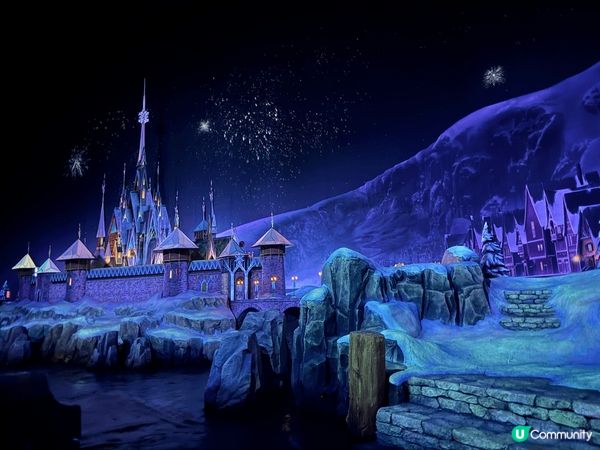 我會推介香港迪士尼，新園區魔雪奇緣Frozen⛄️好啱夏天去...