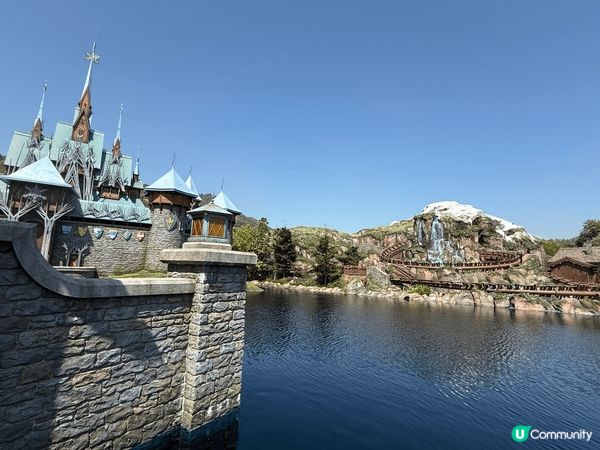 我會推介香港迪士尼，新園區魔雪奇緣Frozen⛄️好啱夏天去...