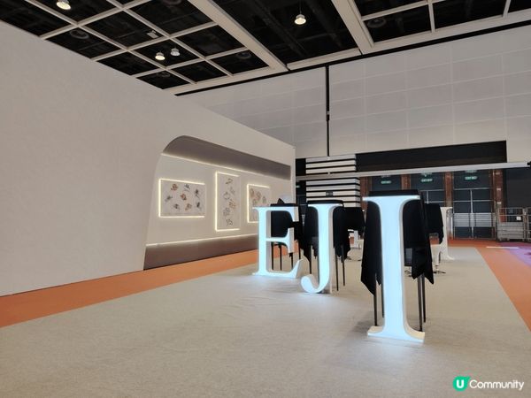 我去過最近的香港珠寶展。去行珠寶展，真係閃爍不停，珠寶各式其...