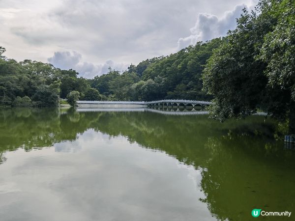 珠海是一個 活動的城市充滿動力的城市, 食玩住都平, 深圳嘅...