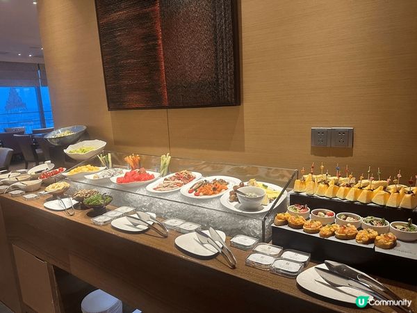 廣州朗豪酒店坐落於繁華的天河區，毗鄰時尚購物中心，交通便捷。...