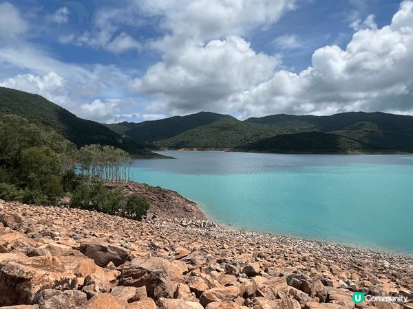 雖然天氣熱又曬，但係都無阻我同同事去行山！由巴士站一落車就步...