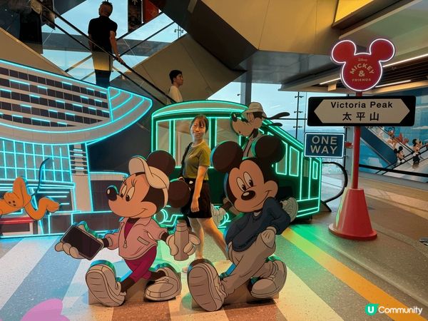 山頂真的超值得一去！首先，那裡的景色簡直美到爆，特別是夜景，...