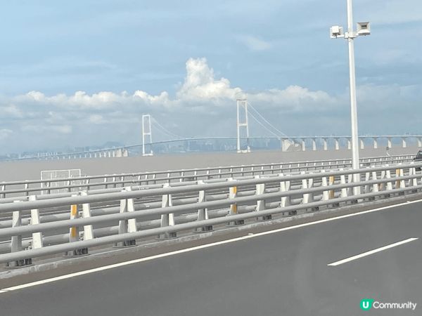 深中通道，是連接深圳及中山的一條跨海通道，有大橋、亦有隧道，...
