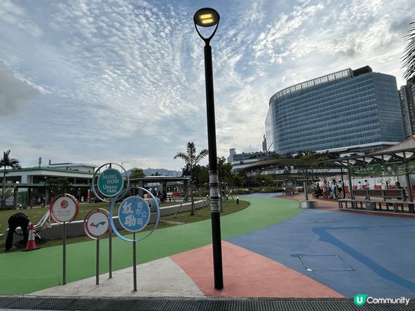 由紅磡海濱花園（長廊）往尖沙咀海傍散步，沿途有紅磡都市公園，...