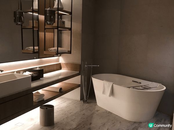 🌊✨ 想遠離城市嘅嘈雜？嚟深圳佳兆業萬豪酒店，感受豪華海濱假...