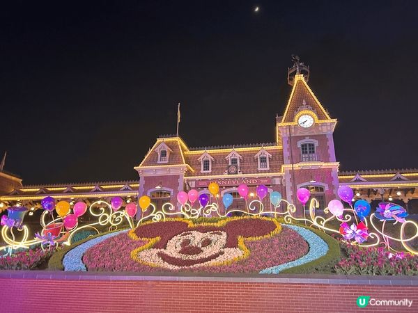 迪士尼20周年 迪士尼門口打卡 夜晚更加美麗
