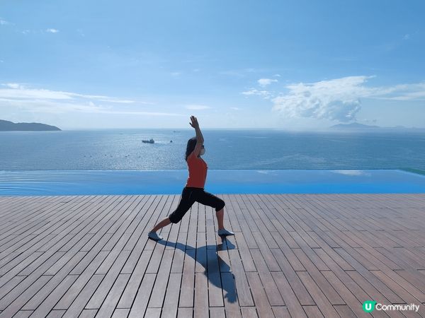 蜆港海灘，正到極点，在日光下做瑜珈，更是得到最佳效果（減肥）...