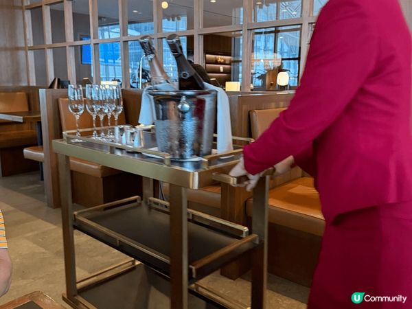 一個很特別的日子，國泰香港機場貴賓變動的一日。當日 The ...