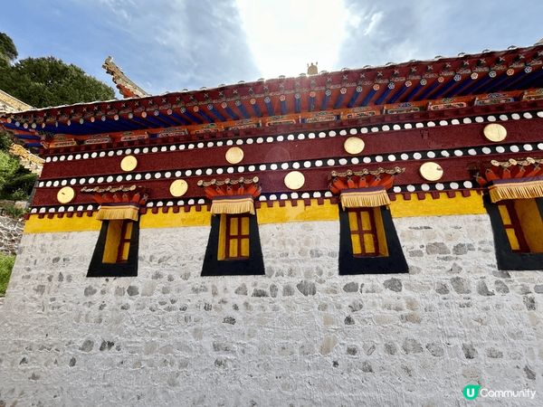 甘南的郎木寺，夏天溫度較涼，9-22度，紫外線強，藏式寺廟色...