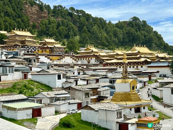 甘南的郎木寺，夏天溫度較涼，9-22度，紫外線強，藏式寺廟色...