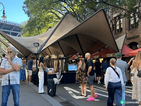 The Rocks Market係悉尼其中一個特色嘅週末市集...