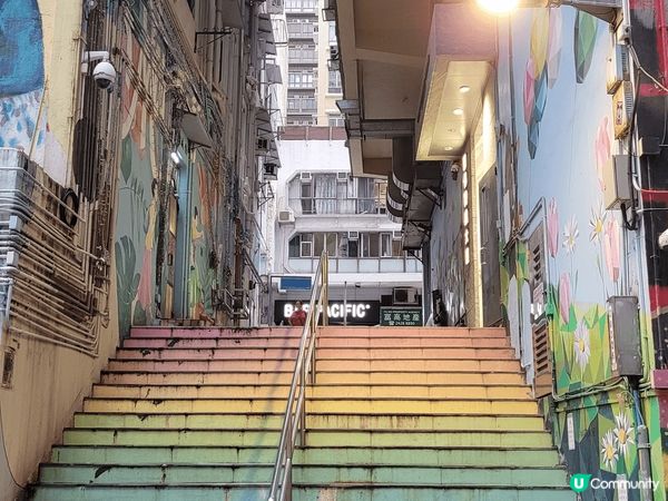 西營盤藝里坊🎨！周末打卡壁畫街📸！ 