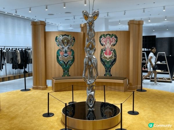 上星期去探圳 HAUS NOWHERE真的很大，很多野買，設...