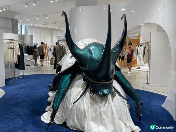 上星期去探圳 HAUS NOWHERE真的很大，很多野買，設...