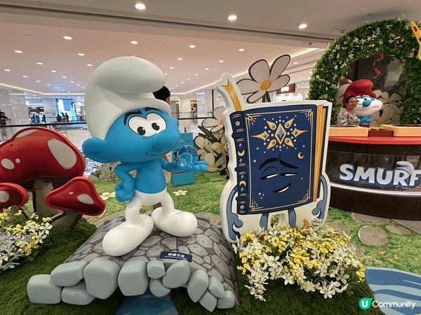 天氣太熱唯有走入商場一邊涼冷氣，一邊同藍精靈打卡，他們係海港...