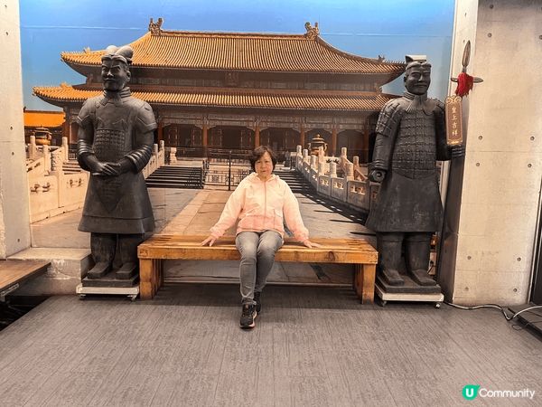 台北西門店的問鼎皇上吉祥火鍋以「宮廷盛宴」為靈感，將傳統火鍋...