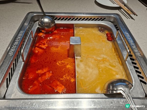 我最中意食海底撈既花膠雞湯底，每次黎都必得咁，落料前一定先飲...