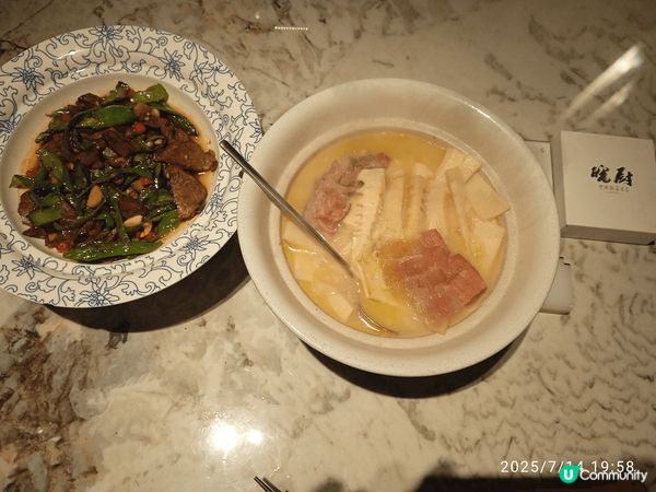 飲食篇: 試新菜系，安徽菜，火腿湯煮筍；辣椒炒牛腱；砂鍋鱸魚...