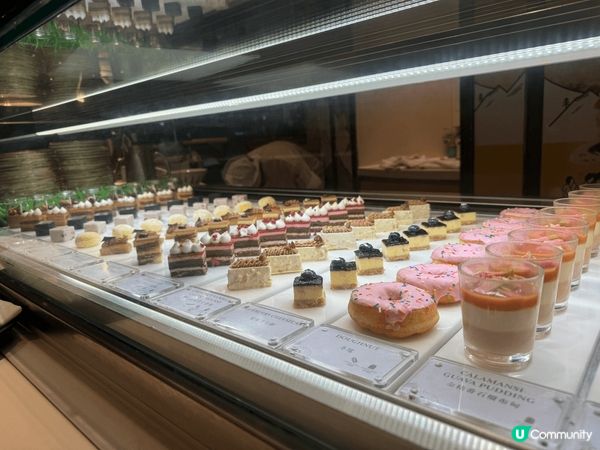 The place 在朗豪坊交通方便，下午茶自助餐性價比非常...