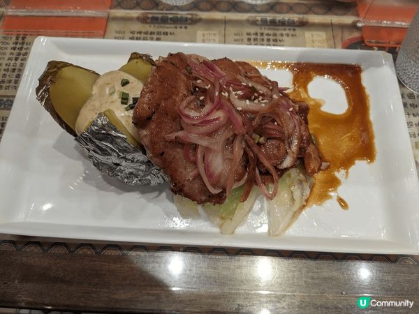 今日簡簡單單同同事去紅茶冰室食快餐lunch，大家都食豬扒，...