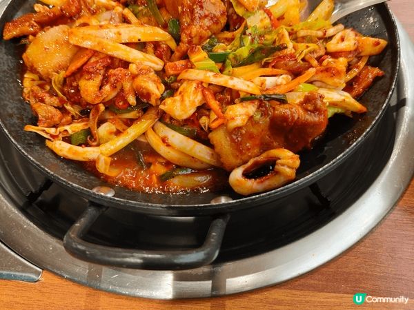 牛肉石鍋拌飯$130夠晒「鑊氣」，底層鍋巴脆卜卜，牛肉粒嫩同...