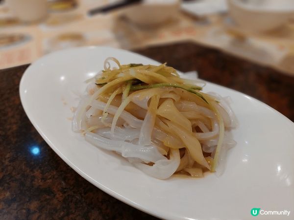 夏麵館的上海菜式多樣化，不論前菜、主食和點心都十分出色，雞絲...