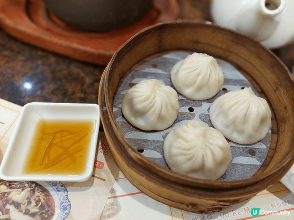 夏麵館的上海菜式多樣化，不論前菜、主食和點心都十分出色，雞絲...