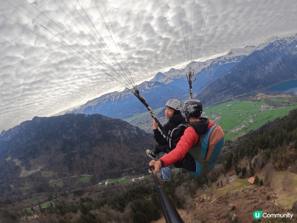 瑞士Interlaken的滑翔傘體驗讓人感受到與大自然融為一...