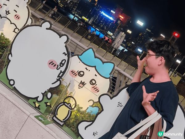 這是尖沙咀維港邊的chiikawa打卡點超治癒！三隻色彩繽紛...