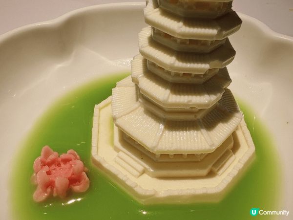 我推介旺角朗豪坊嘅綠茶餐廳, 食品好有特色同埋打卡都一流.