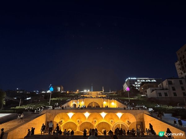 亞美尼亞打卡景點～～埃里溫大階梯，在上面看日落，看夜景。