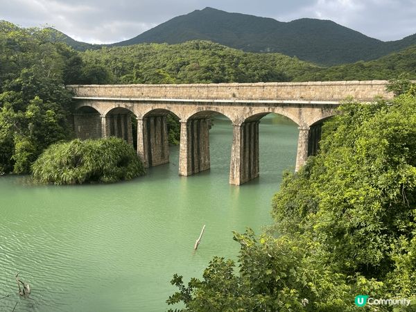 大潭篤水塘石橋，一邊睇香港法定古蹟一路行山，真係好健康又可以...