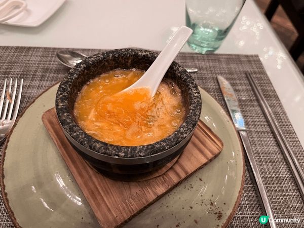 香港萬麗海景酒店萬麗咖啡室推出自助餐,食物豐富,可以任食蟹腳...