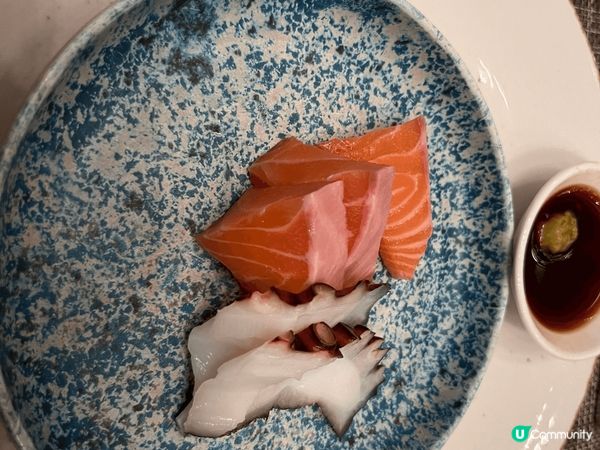 香港萬麗海景酒店萬麗咖啡室推出自助餐,食物豐富,可以任食蟹腳...