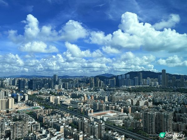 珠海拱北口岸麗芮酒店靠近拱北口岸，酒店設計有特色，用黑、白、...