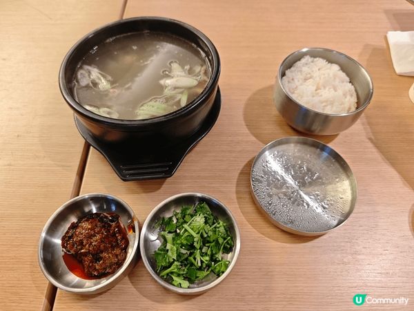 在深圳皇庭廣場的故鄉媽媽朝鮮族湯飯食的延安牛肉湯飯及人蔘雞湯...