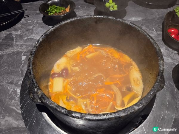 深圳美食。芸山季-菇菇火鍋。皇廷廣場，海螺片非常新魷爽口，老...