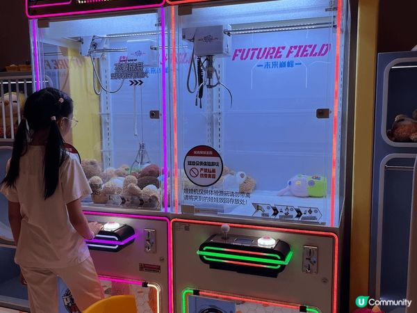 位於深圳嘅益田假日廣場高層遊樂場，一個價錢，可以俾小朋友玩足...