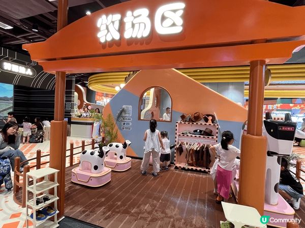 位於深圳嘅益田假日廣場高層遊樂場，一個價錢，可以俾小朋友玩足...