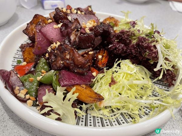 豉椒炒蟶子，蟶子夠新鮮火喉足夠好惹味；粟米魚塊正常但唔夠粟米...